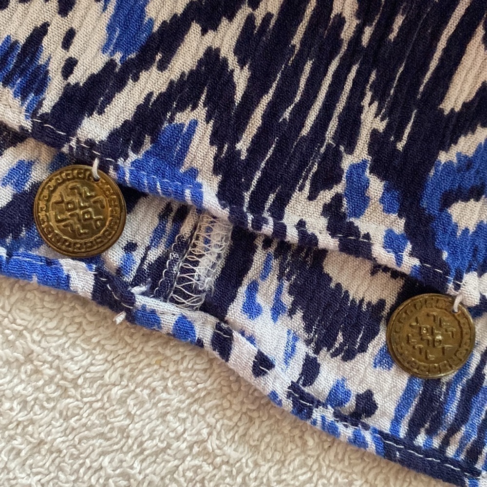 Lilly Pulitzer blouse wide neck 3/4” wide sleeves faux coins on edges Size Small - Picture 9 of 10